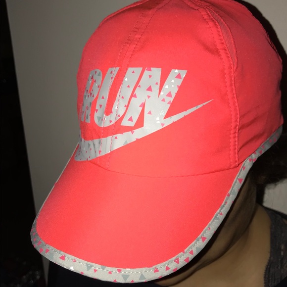 Women’s “Run” Nike hat - Picture 3 of 4
